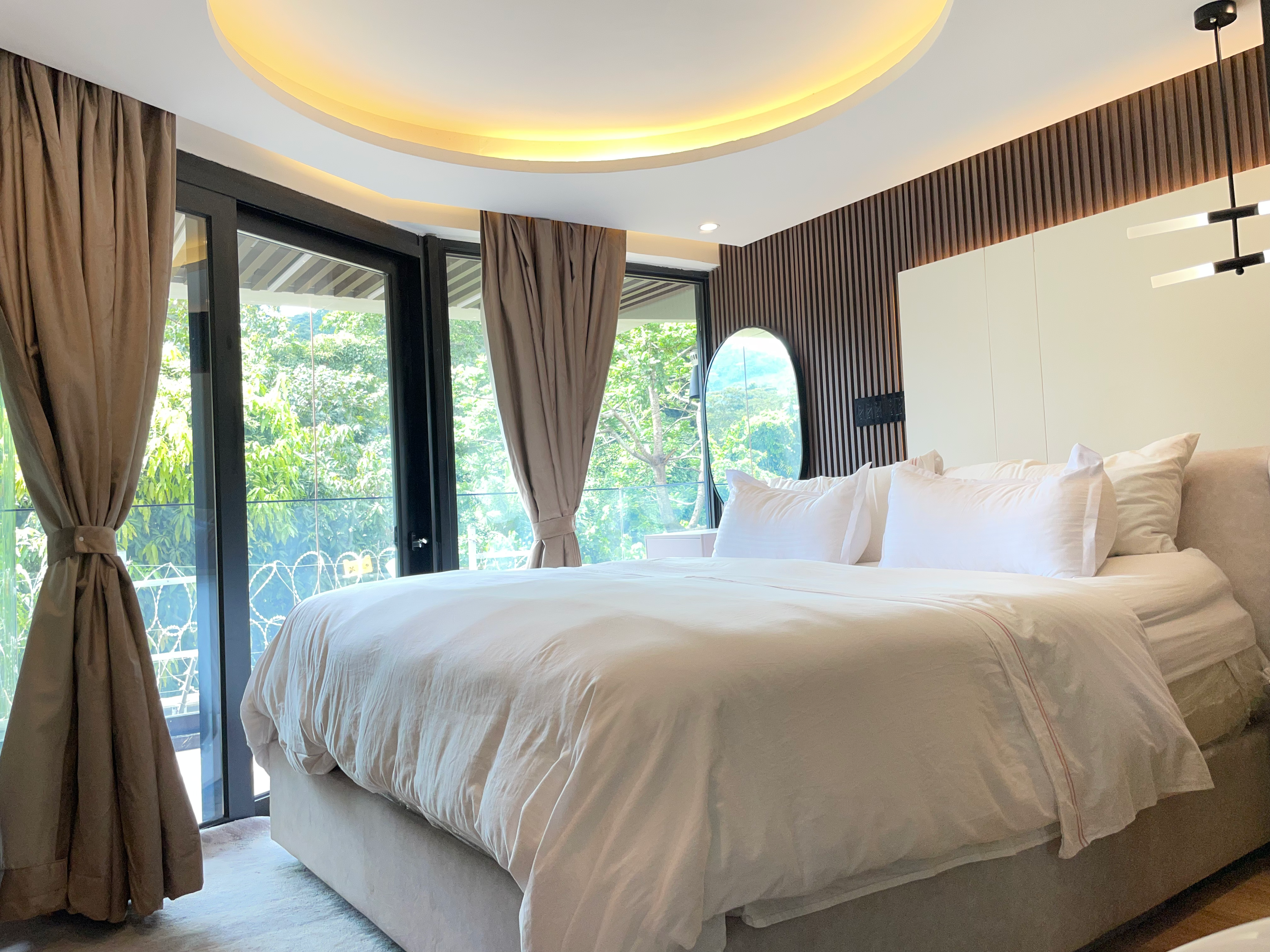 Circular cove ceiling with indirect LED lighting