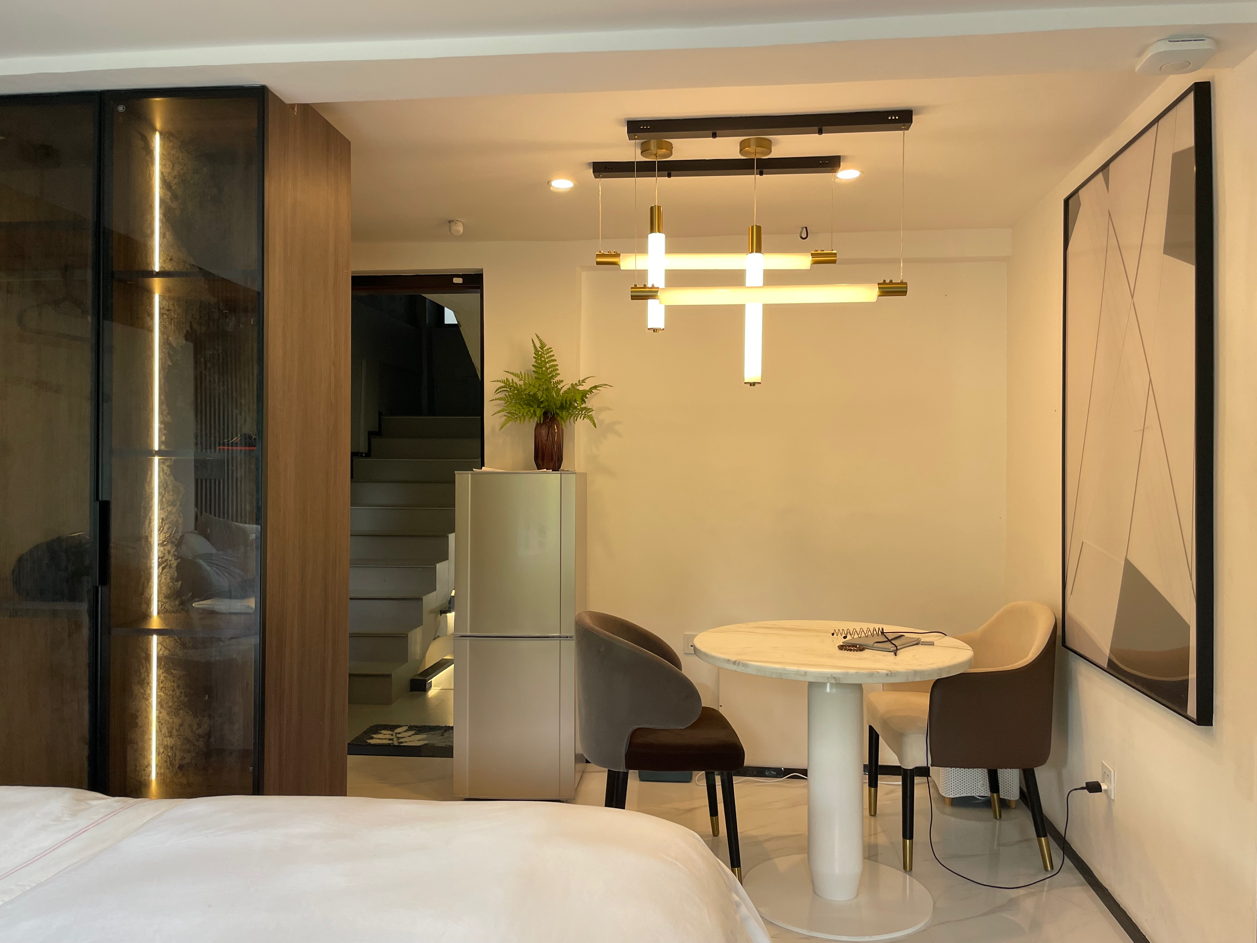 Dining nook with geometric pendant chandelier and warm lighting